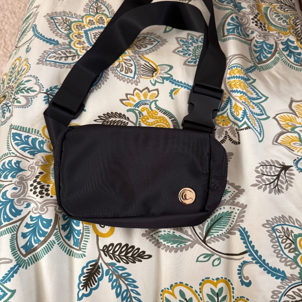 Official Chicago Cubs fanny pack, brand new, distributed by Jim Beam